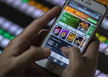 Mais de 40% dos inadimplentes no Brasil já recorreram a apostas online para pagar dívidas