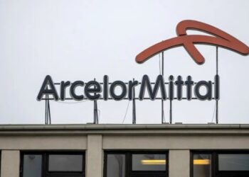 ArcelorMittal relata um prejuízo líquido reduzido no 4º trimestre