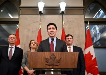 Canadá impõe tarifa de 25% sobre produtos norte-americanos em resposta a Trump