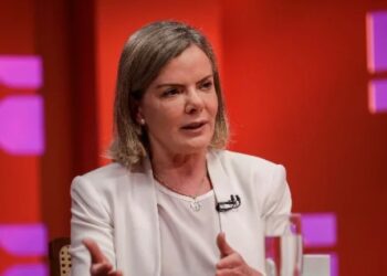 Ibovespa despenca e dólar dispara com nomeação de Gleisi Hoffmann