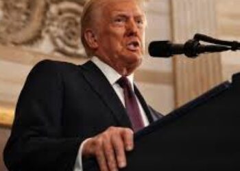 Mercados despencam com novas tarifas de Trump, e Brasil pode ser o próximo alvo, alerta ex-FMI