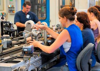 Atividade de serviços do Brasil volta a crescer em fevereiro