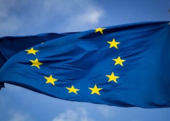 Bolsas europeias operam em alta com foco em apoio à Ucrânia e decisão do BCE