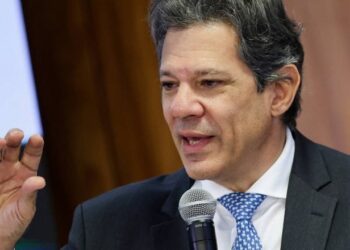 Centrais sindicais pressionam Haddad por isenção total de impostos sobre PLR