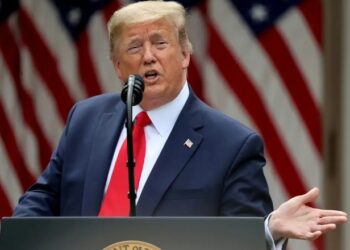 Trump ameaça impor tarifa de 200% sobre bebidas da União Europeia