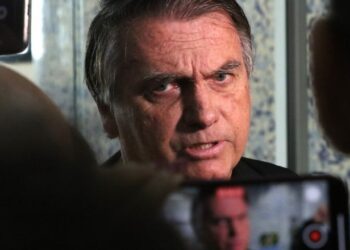 Bolsonaro defende Trump e critica Lula após anúncio de novas tarifas dos EUA