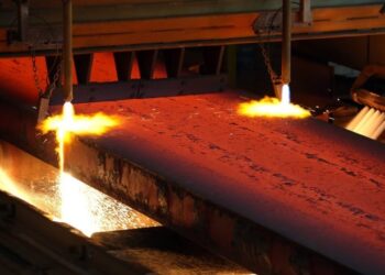 Importação de aço fora do regime de cota-tarifa dispara e pressiona setor siderúrgico no Brasil
