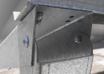 Rebite semi-estrutural: onde a resistência é vital