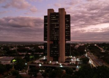 Boletim Focus reduz projeção de inflação para 2025 antes da reunião do Copom