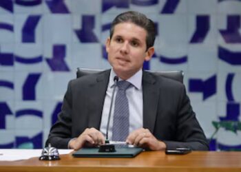 Hugo Motta defende aumento de tributos para bancos e empresas como alternativa à isenção do IR