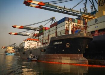 Venda de produtos chineses para o Brasil salta até 40% após tarifaço dos EUA