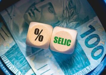 Copom eleva Selic para 15% e sinaliza possível pausa no ciclo de alta