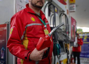 Gasolina completa quatro semanas estável nos postos apesar de corte da Petrobras