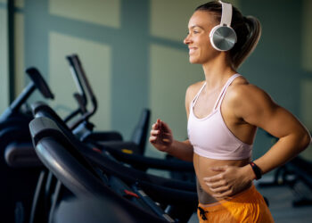 Como montar o guarda-roupa fitness dos seus sonhos com peças essenciais