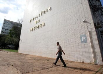 Ministério da Fazenda adota corte de despesas em tentativa de conter crise fiscal
