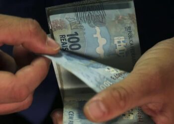 Caged registra 166 mil vagas em junho e mercado de trabalho pode desacelerar com impacto tarifário