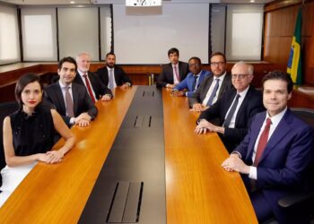 Ata do Copom indica Selic a 15% por mais tempo