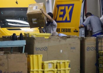 Fundo imobiliário entra na Justiça contra Correios