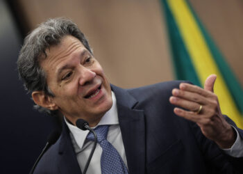 Haddad critica postura “errática” de Trump e vê espaço para negociar tarifas contra o Brasil