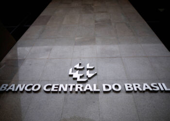 Centrão pressiona por projeto que permite Congresso demitir diretores do Banco Central