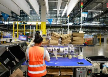 Amazon acelera automação e pode eliminar mais de 500 mil postos de trabalho até 2027
