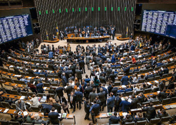 Deputados aprovam PL que substitui parte da MP do IOF e reforça caixa da União