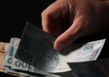 Senado aprova projeto que facilita portabilidade de salário e cria crédito com juros reduzidos