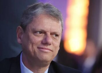 Base eleitoral de Tarcísio inclui parcela relevante de eleitores de Lula, aponta pesquisa nacional