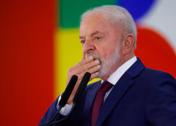 Revista britânica avalia riscos institucionais de reeleição de Lula em 2026