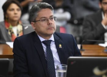 Senador pede à PGR apuração sobre atuação do TCU no caso Banco Master