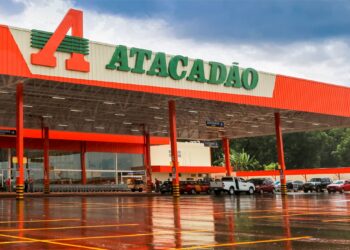 Atacadão desacelera no fim de 2025 e cresce abaixo do Assaí