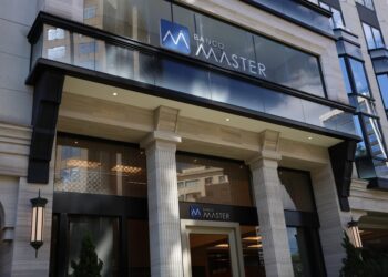 Terrenos ligados a Ronaldinho foram usados como lastro em captação investigada do Banco Master