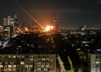 Aversão ao risco fortalece dólar e pressiona moedas emergentes, diz especialista