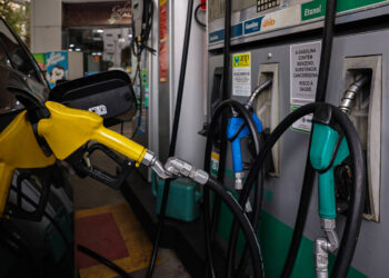 Governadores negam redução do ICMS do diesel e acusam postos de não repassar quedas ao consumidor