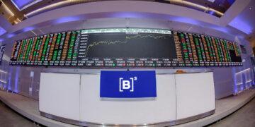 Ibovespa encosta nos 200 mil pontos, mas risco preocupa analistas