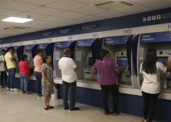 Brasileiros ainda recorrem a agências para serviços bancários mais complexos