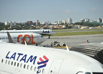 Aéreas cortam 2 mil voos em maio após QAV subir e novo aumento de 20% é esperado