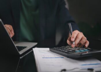 Brasil tem recorde de empresas inadimplentes e especialista aponta saidas