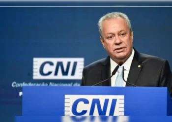 CNI alerta para impacto de R$ 76 bilhões no PIB e critica urgência na votação da jornada de trabalho