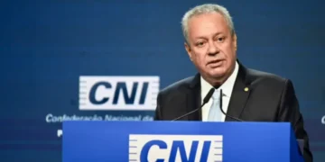 CNI alerta para impacto de R$ 76 bilhões no PIB e critica urgência na votação da jornada de trabalho