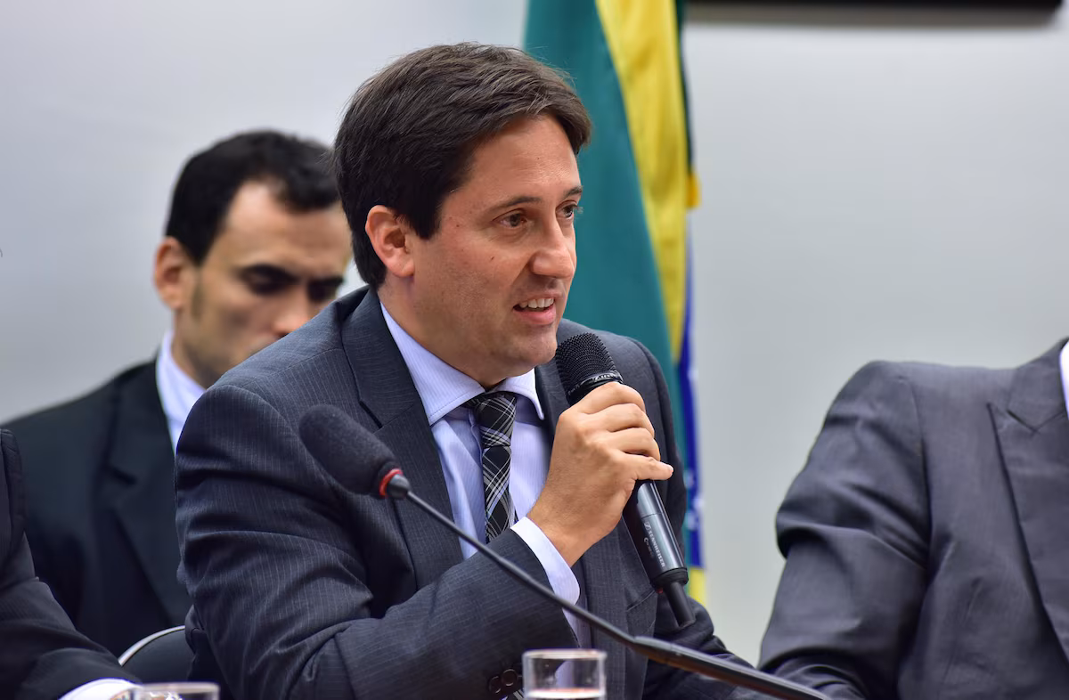PF aponta servidor do BC em tentativa de vender banco Master ao Nubank