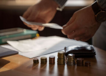 Juros podem levar investimento empresarial ao menor nível em anos, diz Fitch