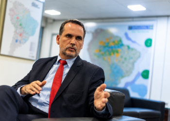 Governo mantém meta fiscal e mira superávit de 1,5% em 2030